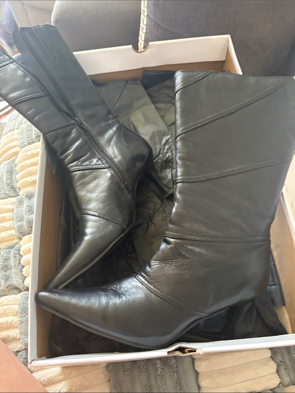 Classic Black Pointed-Toe Mid-Calf Heeled black zip up Boots